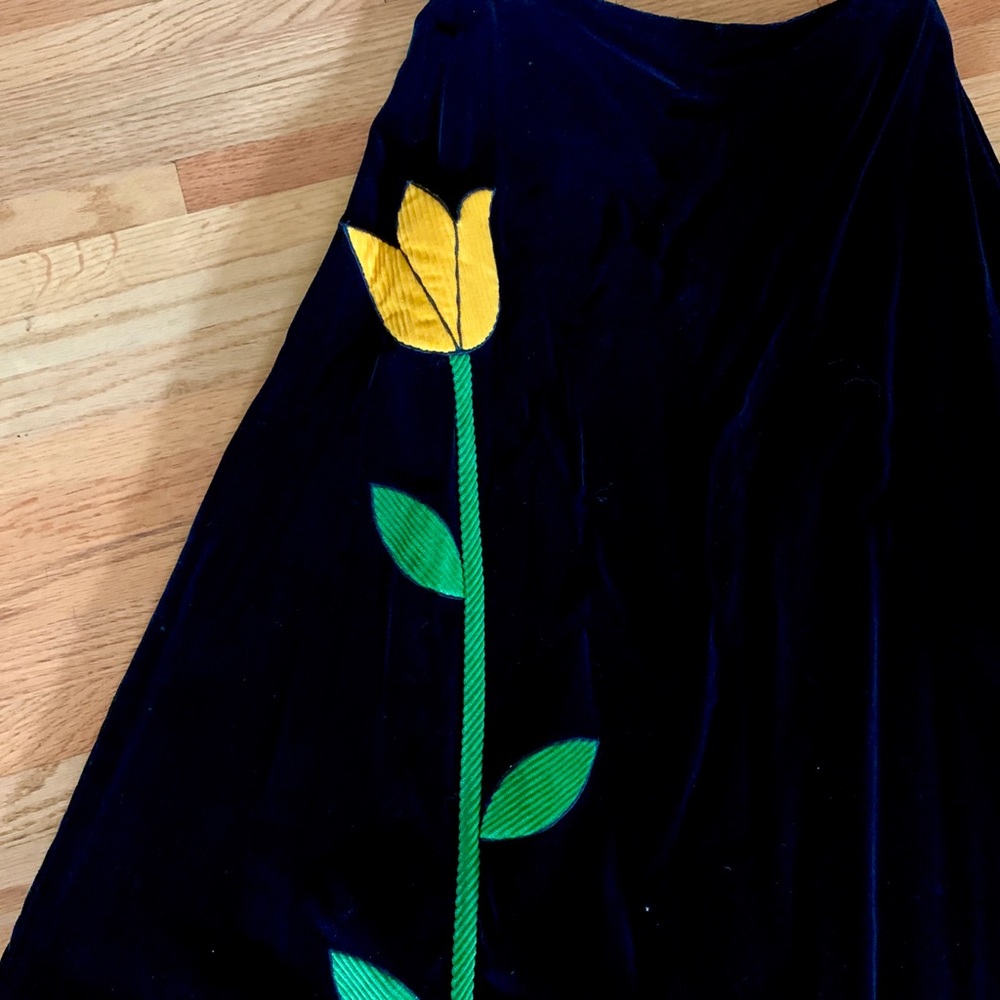 FANTASTIC vintage maxi skirt w/ tulip pocket. ❤️ - Picture 2 of 4
